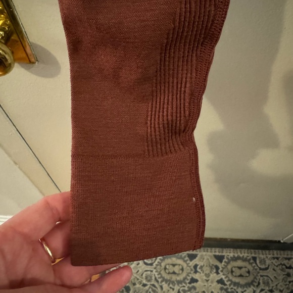 Lululemon winter running leggings with ribbed detail sz 4 - Picture 3 of 6